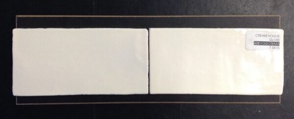 Arezia Vogue- Creama Gloss 7.5x15cm